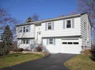 2 Regal Dr, Danbury, CT 06811