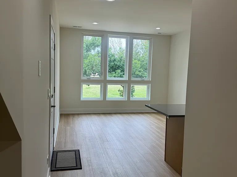 3723 S Lake Park Ave #1 — Photo 8