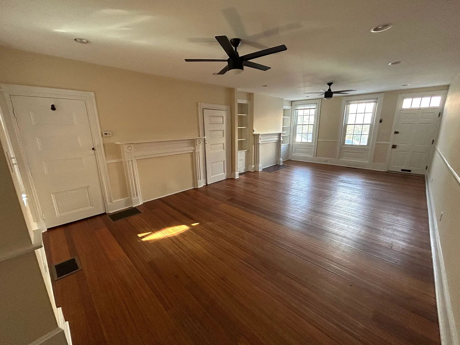 4 bed, 2800 sqft, $4,200 — Photo 3