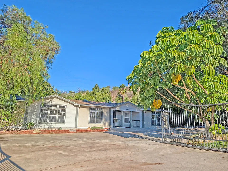 671 Mission Dr