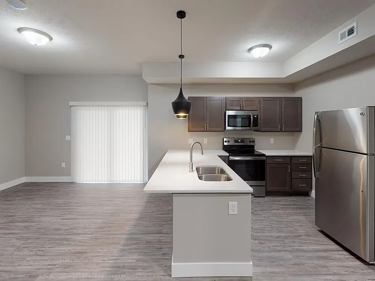 801 W Cedar St — Photo 60