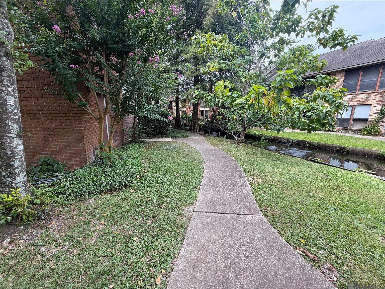 4 bed, 1834 sqft, $2,400 — Photo 3