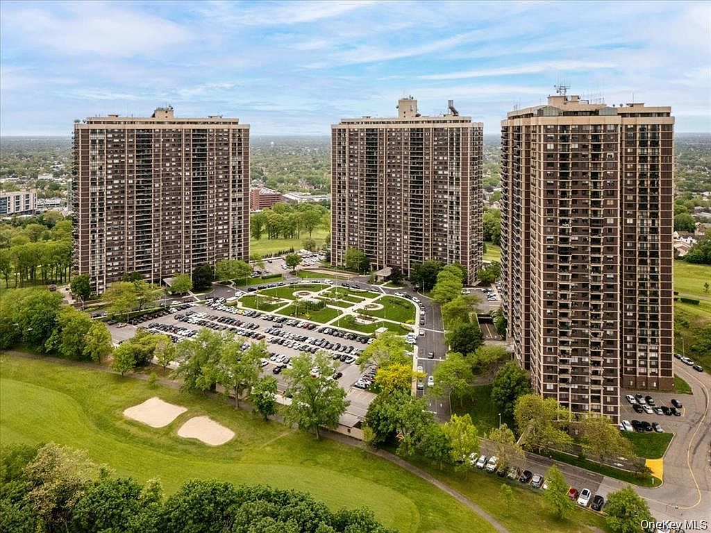 269-10 Grand Central Parkway #8P — North Shore Towers and Country Club