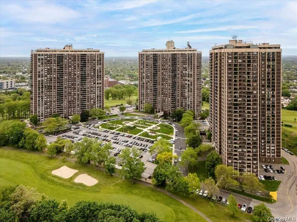 269-10 Grand Central Parkway #8P, Floral Park, NY 11005