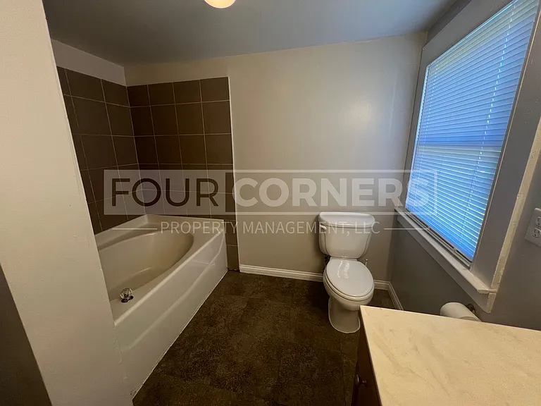 1901 Merritt Dr — Photo 7