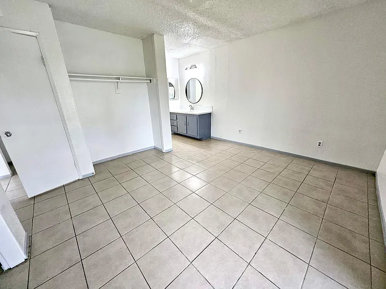 327 W Shamrock Ave #A — Photo 8