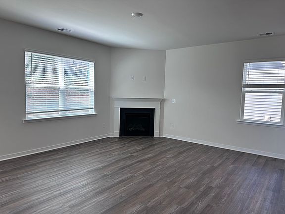 2nd image of 616 13th Avenue Dr NE