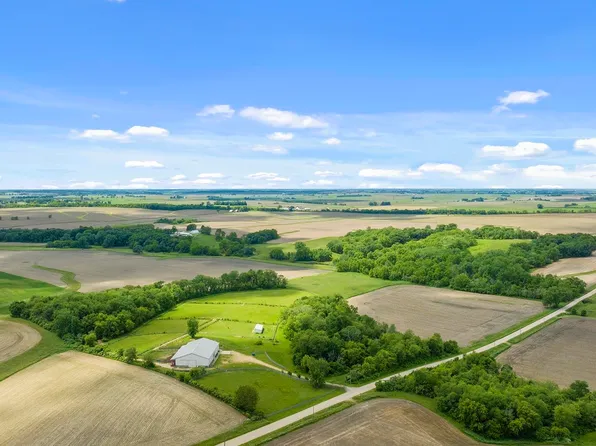 10045 W Edgewood Rd, Polo, IL 61064