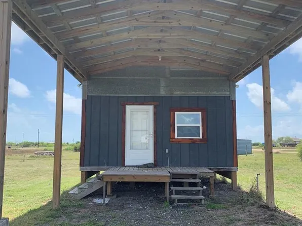 134 Kingfish Ln, Palacios, TX 77465