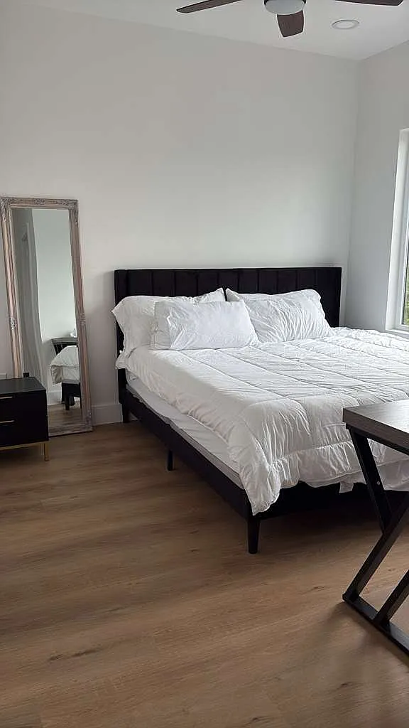 4 bed, $3,356 — Photo 2