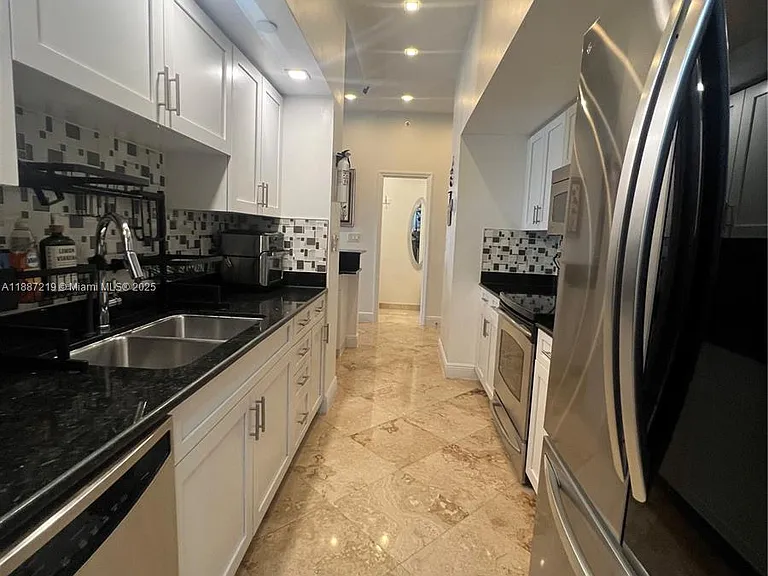 6917 Collins Ave — Photo 11