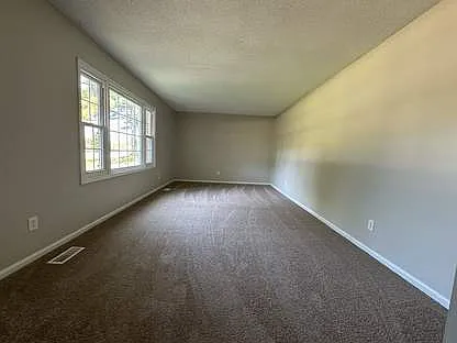 910 Winchester Rd — Photo 2