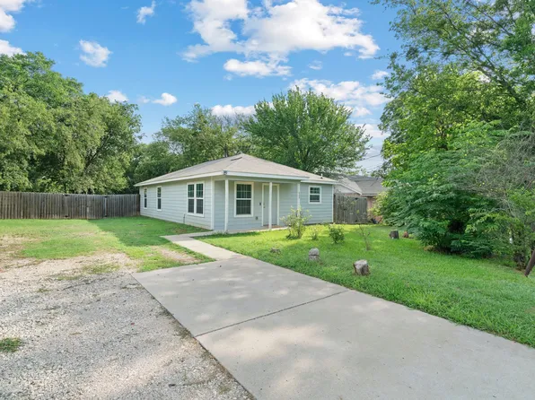 420 E Burks St, Pilot Point, TX 76258