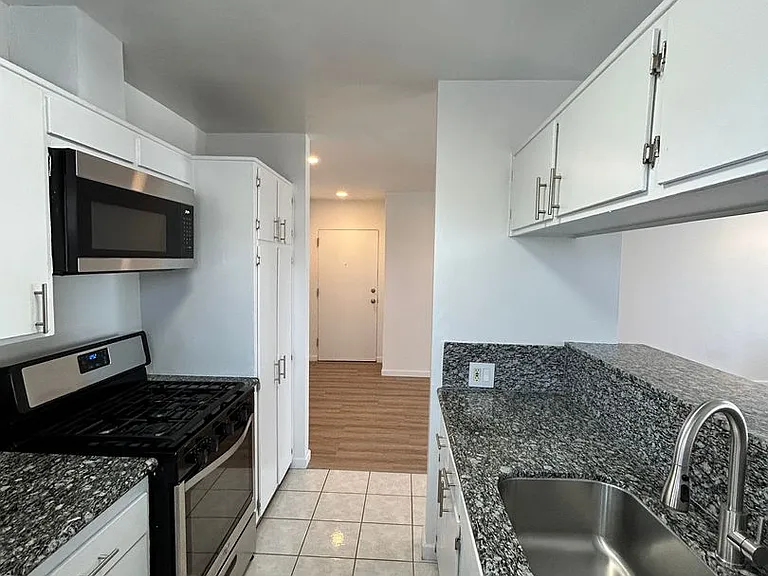 1951 Frank St #14 — Photo 9