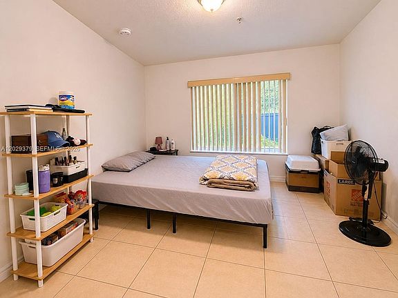4th image of 3856 SW 48th Ave