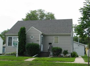 1507 10th Ave N, Grand Forks, ND 58203
