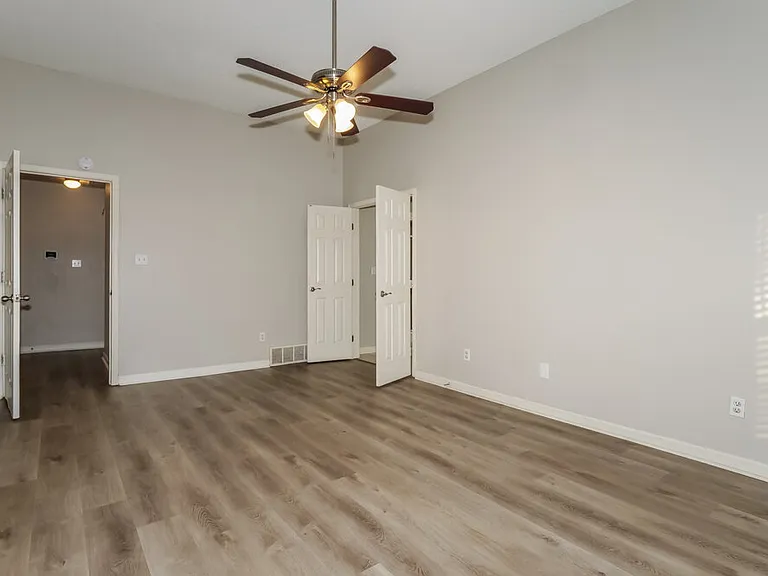 7643 Shadow Hills Dr — Photo 8