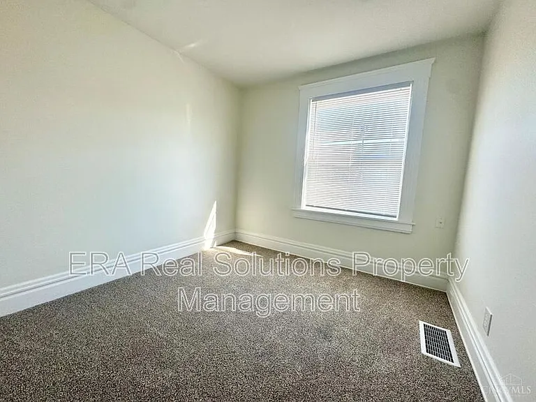 1600 Brewster Ave — Photo 20