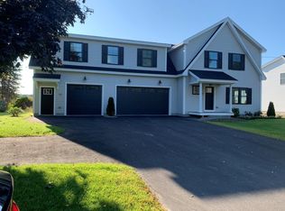 102 Johnson Rd, Falmouth, ME 04105