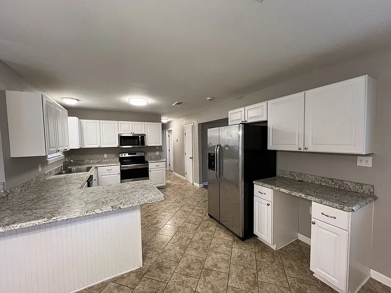 139 Hickory St — Photo 3