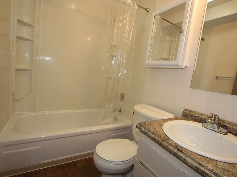 227 W 11th Ave #1A — Photo 7