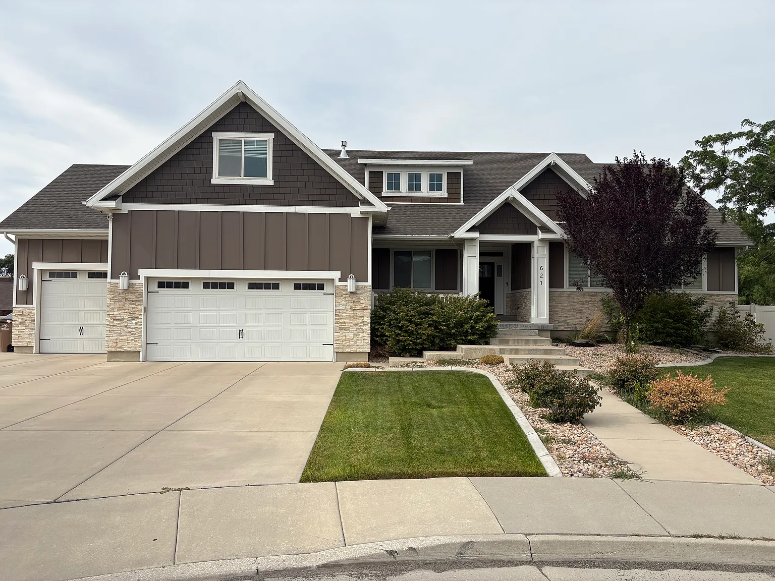 6 bed, 5.5 bath, 5400 sqft, $5,250 — Photo 1