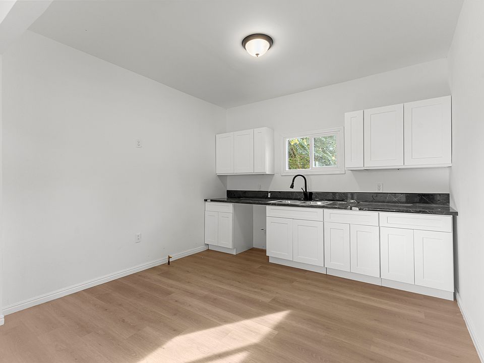 1st image of 5035 Buckingham Ave