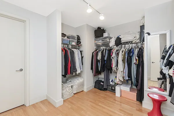 Rented by Compass | media 27