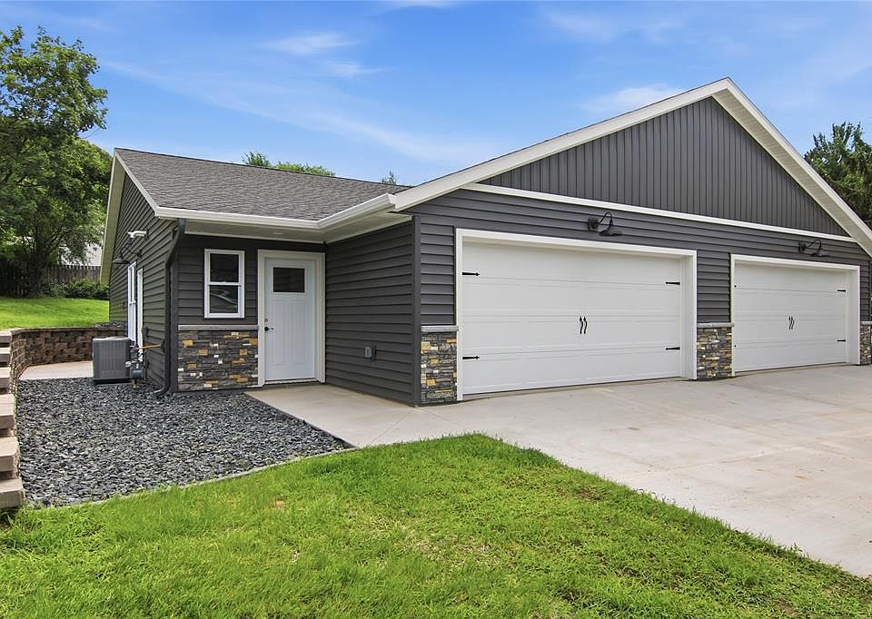 1st image of 1323 Carpenter Avenue