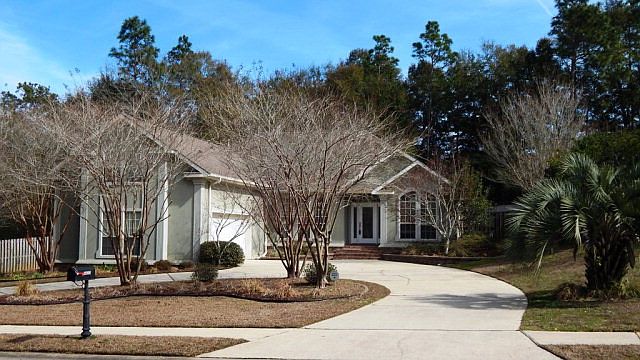 Lovely Home in Creekside!