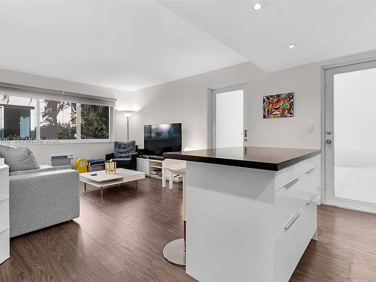 1117 Meridian Ave #5 — Photo 4
