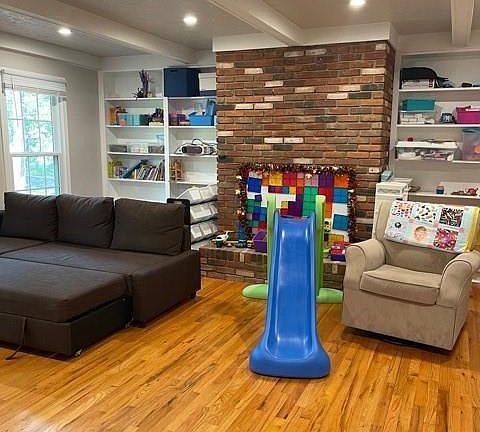 4th image of 7709 Lexington Dr
