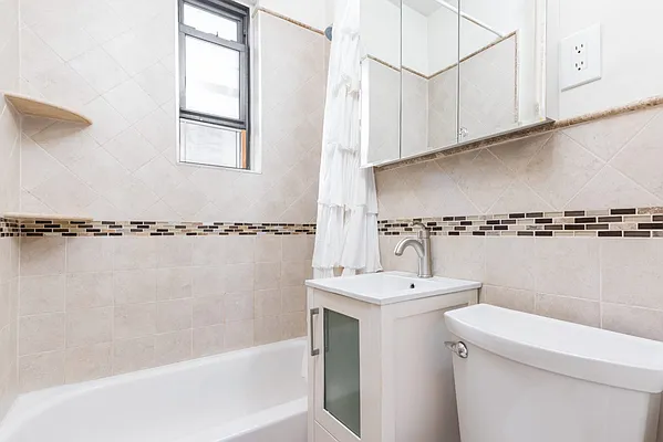 Sold by Modern Spaces | media 5