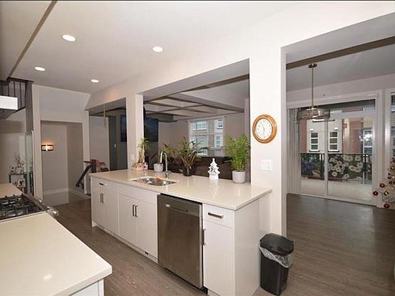 2nd image of 45594 Meadowbrook Dr