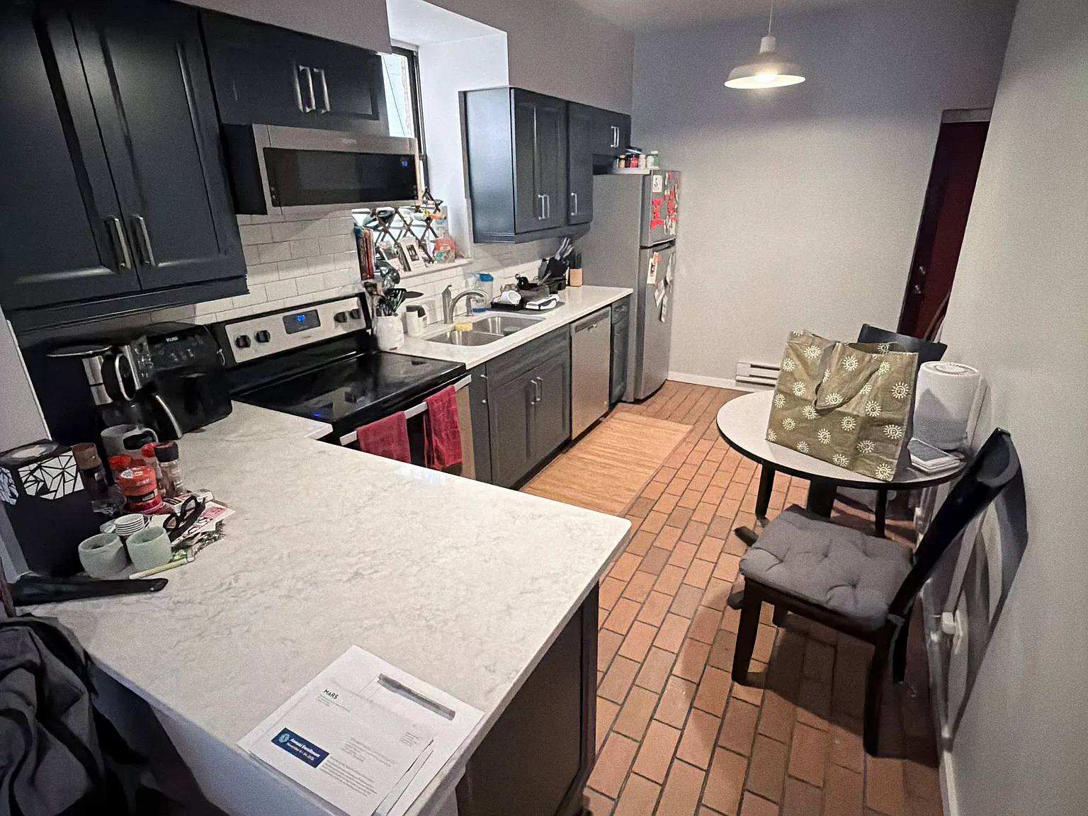 2 bed, 800 sqft, $2,400 — Photo 2