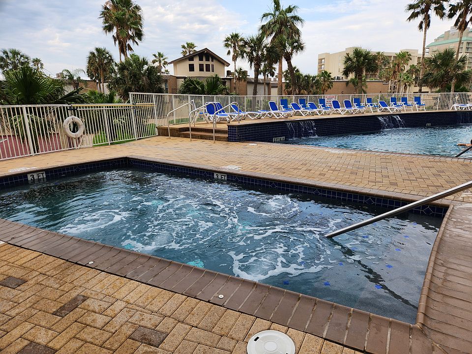2 full size jacuzzis