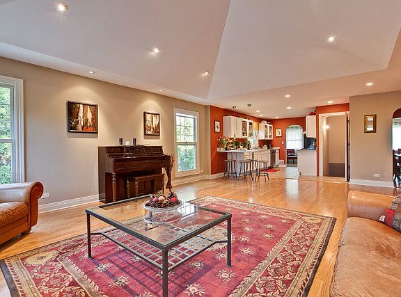 4th image of 315 Lake St