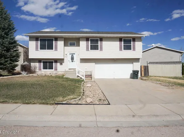 823 Sutherland Cove Ln, Gillette, WY 82718
