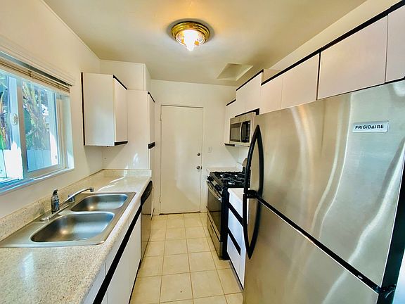 3rd image of 2044-2050 Thomas Ave #2044