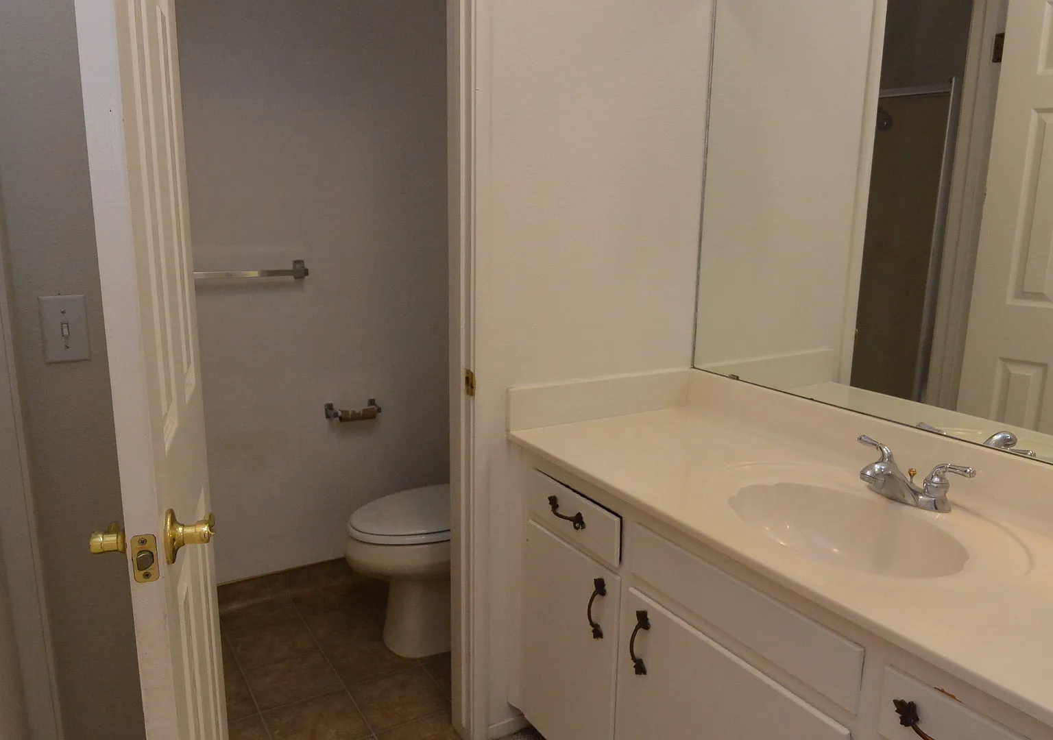 Nice 3 Bed/2 Bath w/POOL + Pool Care & Yard Care Included Located in SW Neighborhood near Schools... — Photo 4