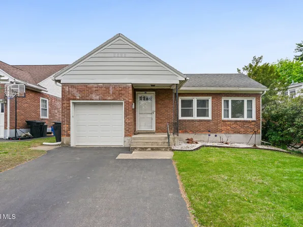 28 Center View Drive, Troy, NY 12180