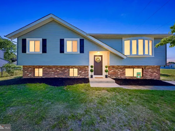 10 Windy Dr, Blackwood, NJ 08012