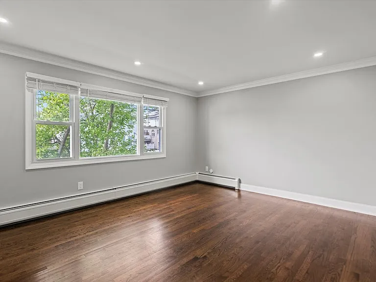 130 Gaston Ave #1 — Photo 7