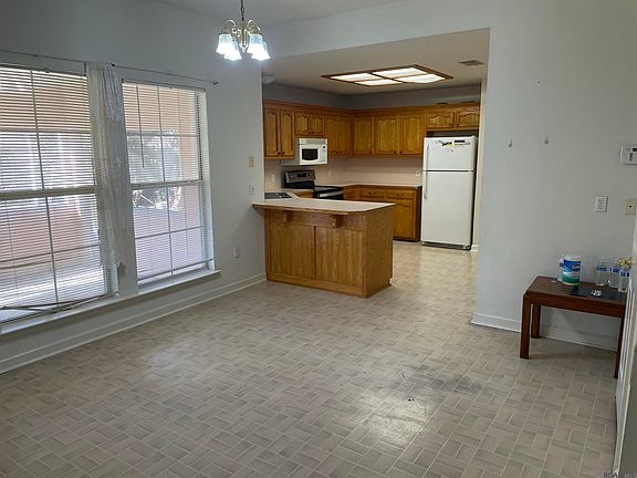 5th image of 218 Edgehaven Dr