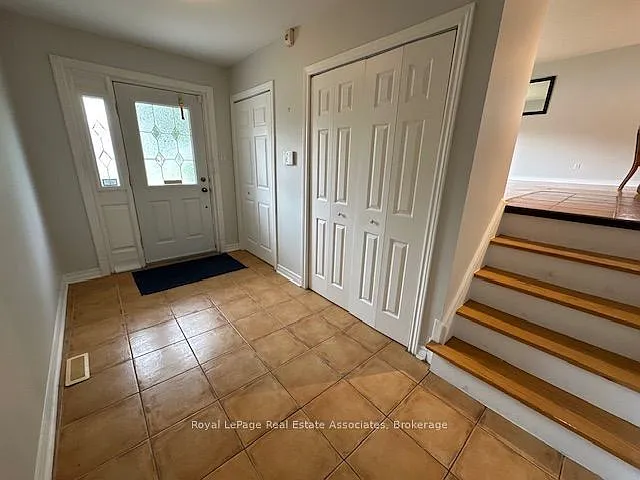 13 Edwin Dr — Photo 2