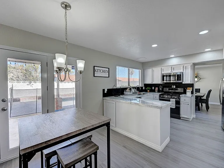 2247 Marlboro Dr — Photo 31