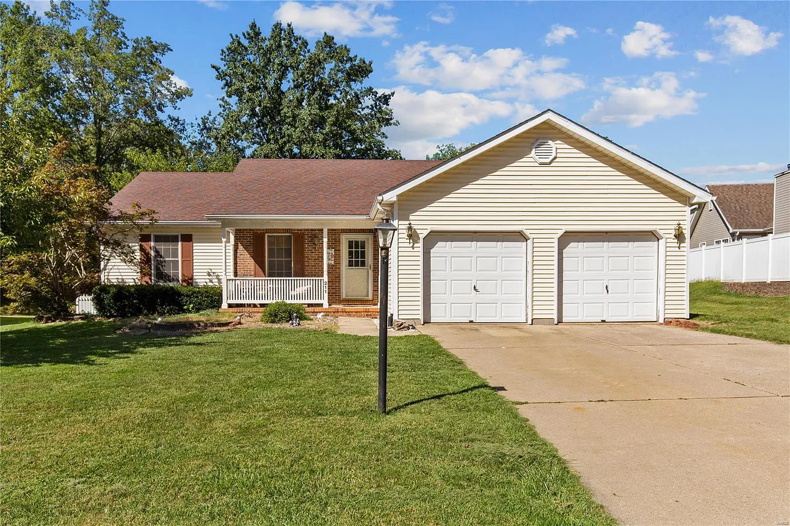 211 Loretta Ln photo 1