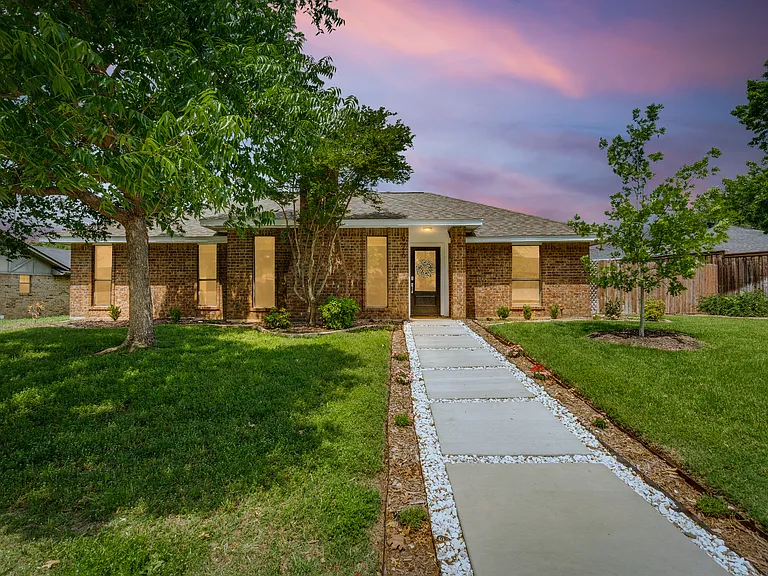926 Hillside Ln — Photo 10