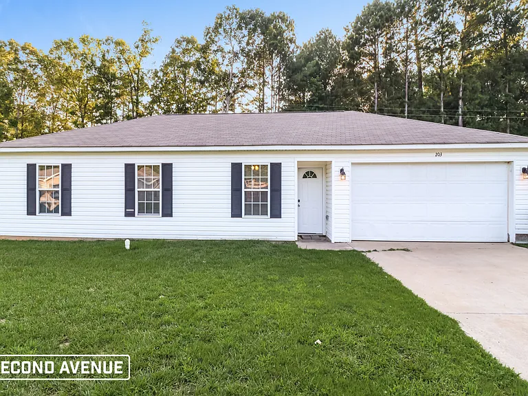 203 Glen Oaks Dr — Photo 1