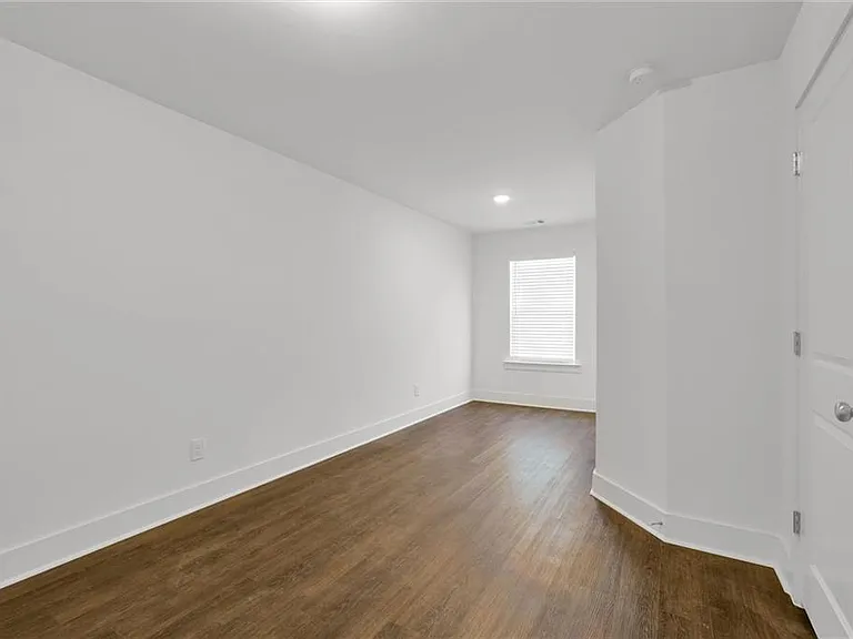 6433 Scudders Dr — Photo 17